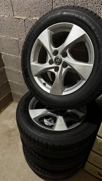 Продам комплект зимней резины с дисками
