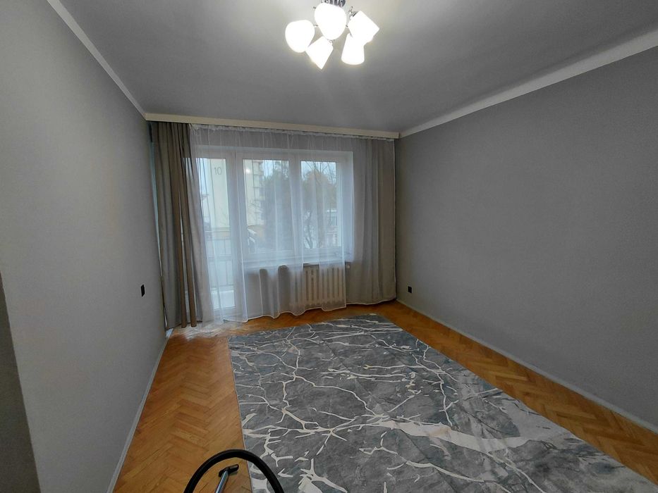 duża kawalerka z balkonem w centrum do wynajęcia