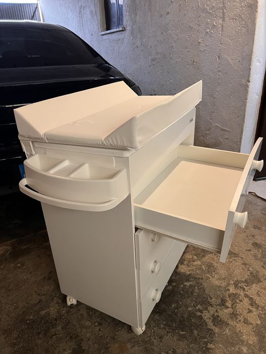Comoda para quarto de Bebe