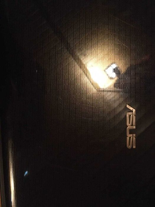 ASUS ноутбук на фото є серія і номер