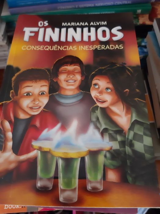 Leitura juvenil sobre as aventuras dos