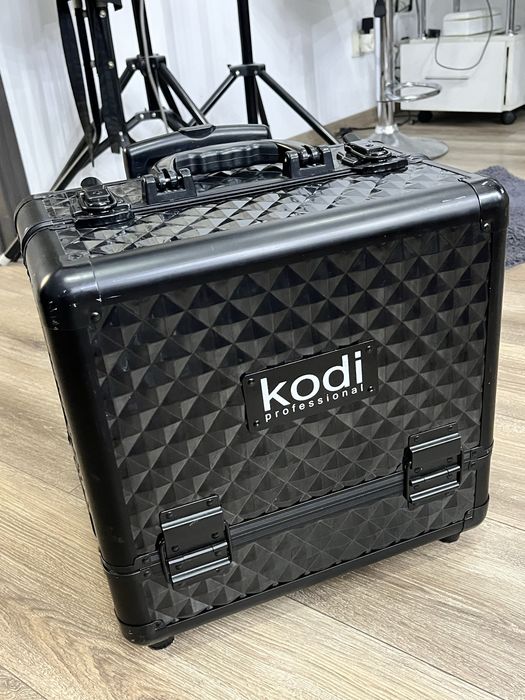 Чемодан манікюрний Kodi