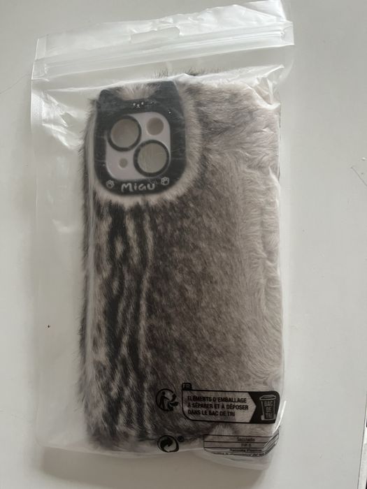 Futrzane etui do iPhone 13