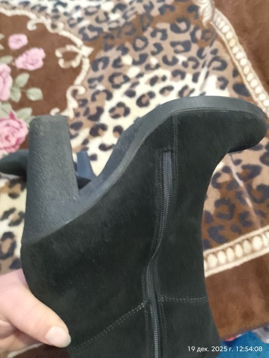 Продам взуття кожані і замшеві