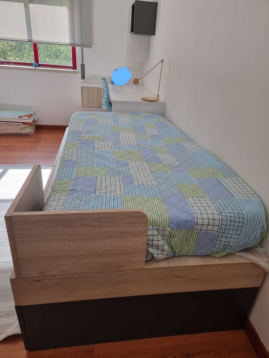 Cama juvenil dupla c gavetas + secretária + estantes parede + arrumaç