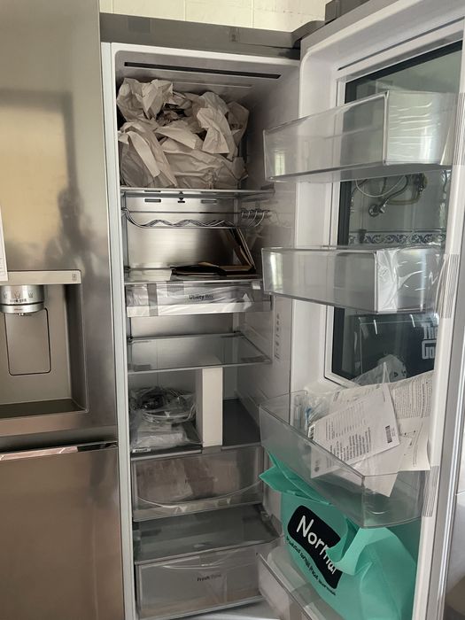 Frigorífico LG Side-by-Side Novo – Inox, Dispensador de Água – 1.300€