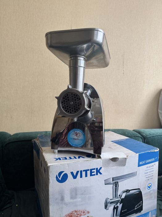 Електром'ясорубка Vitek VT-1674 BK, 1600 Вт
