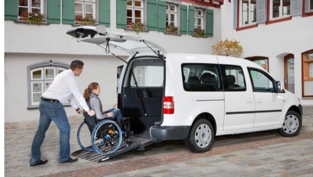 Перевозка маломобильных людей на инвалидных креслах