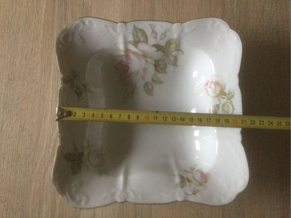 Zestaw antyk - waza , salaterka , sosjerka.