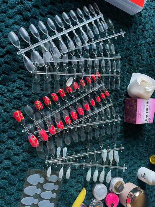 все для маникюру продаю залишки, типси, мономер, втирка, гель