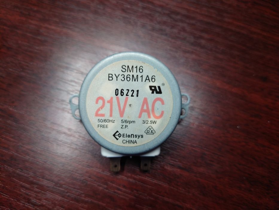 Микроволновка Samsung M 187 GNR на запчасти