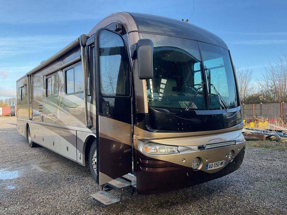 Kamper bus amerykański Freig