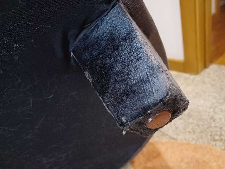 Mesa redonda com tampo de vidro em ótimo estado.