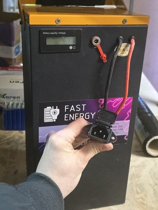 Акумуляторна батарея 12.6v 120Ah