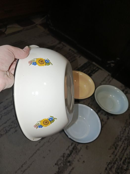 Новые эмалированные миски