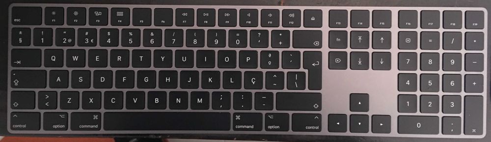 21.5-inch iMac + Apple Keyboard + Apple Mouse64584631643393122