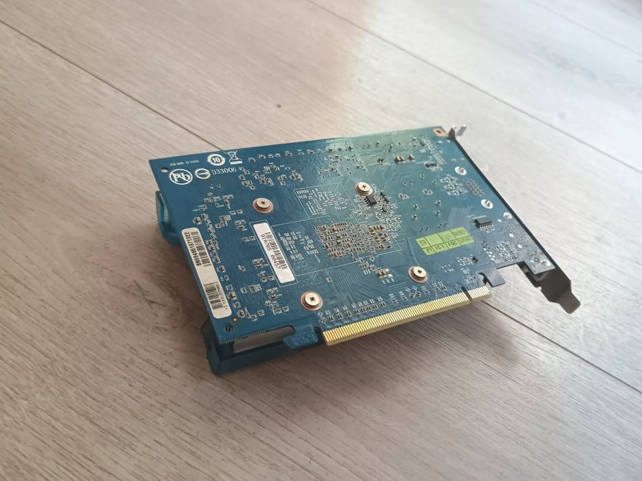 Grafika Gigabyte GT-220