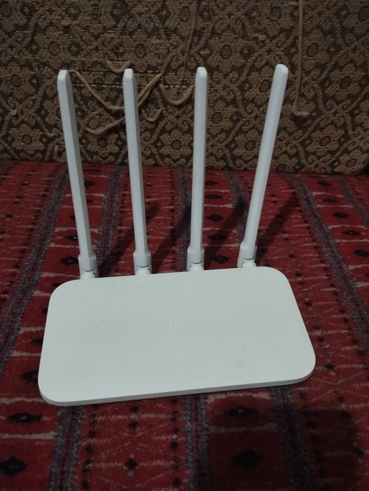 Продам Wi-Fi роутер Xiaomi Mi Router 4C (R4CM).
