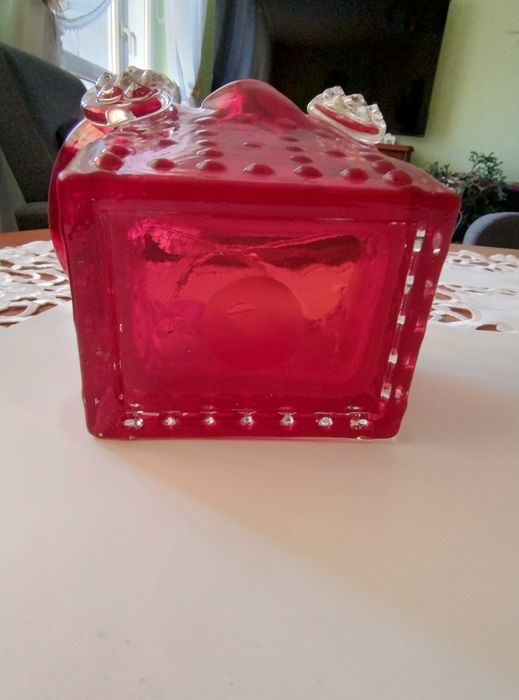 Czerwono-rubinowe szkło artystyczne