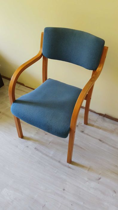 Krzesło drewniane obszycie materiałowe