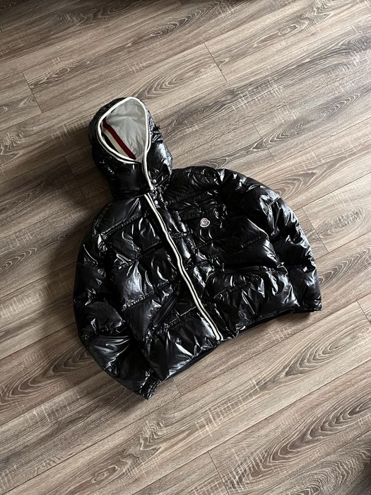 Чорний Пуховик від Moncler