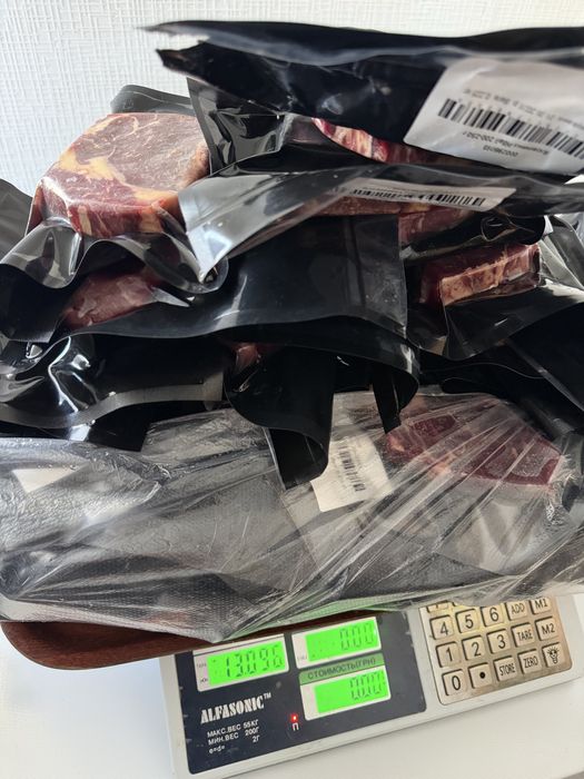 Рібай та різні види яловичіх стейків  , стейки 250-350 gr