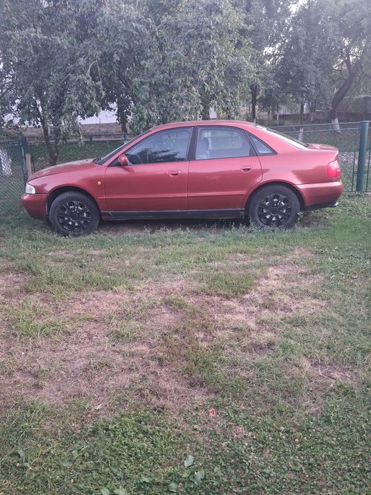Продам гарне авто  Ауді А 4 Б 5  рік 97 з бензиновим двигуном 1.8.