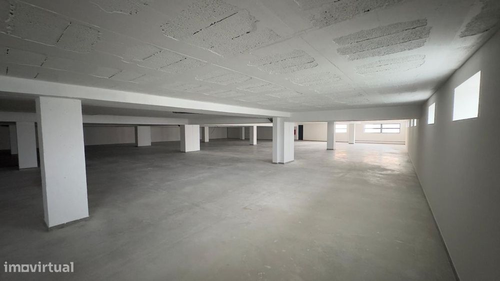 Arrendamento de parqueamento/garagem cerca de 2000m2