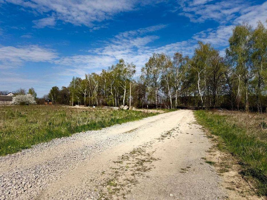 Продам земельну ділянку під житлову забудову в с.Парпурівці 7811