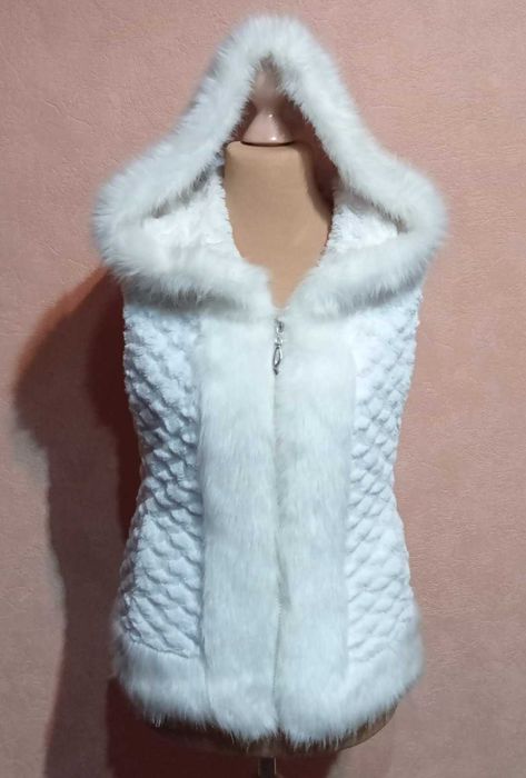 Нежный и теплый женский меховый жилет, Yira (Англия).