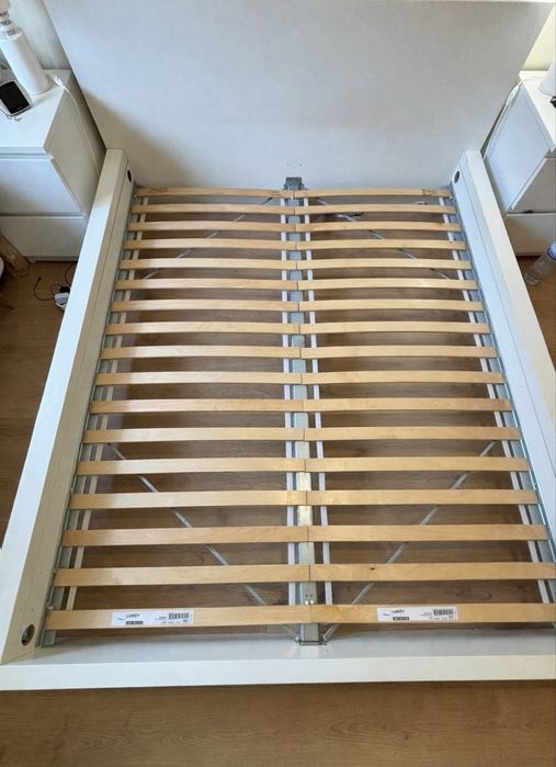 Cama de casal branca