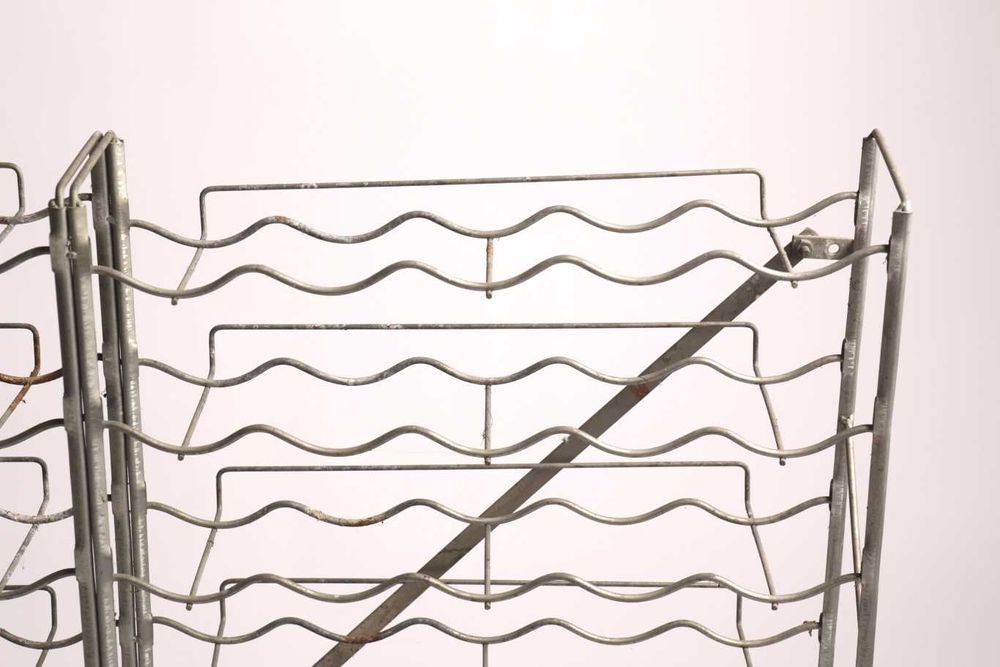 Garrafeira em alumínio cap. 150 Garrafas - Qtd. 1 Und.