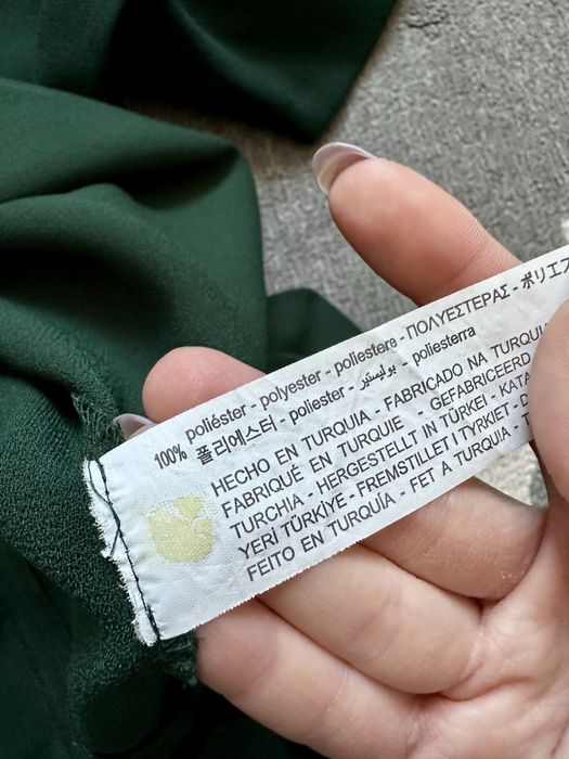 Ciemno zielona sukienka Zara elegancka