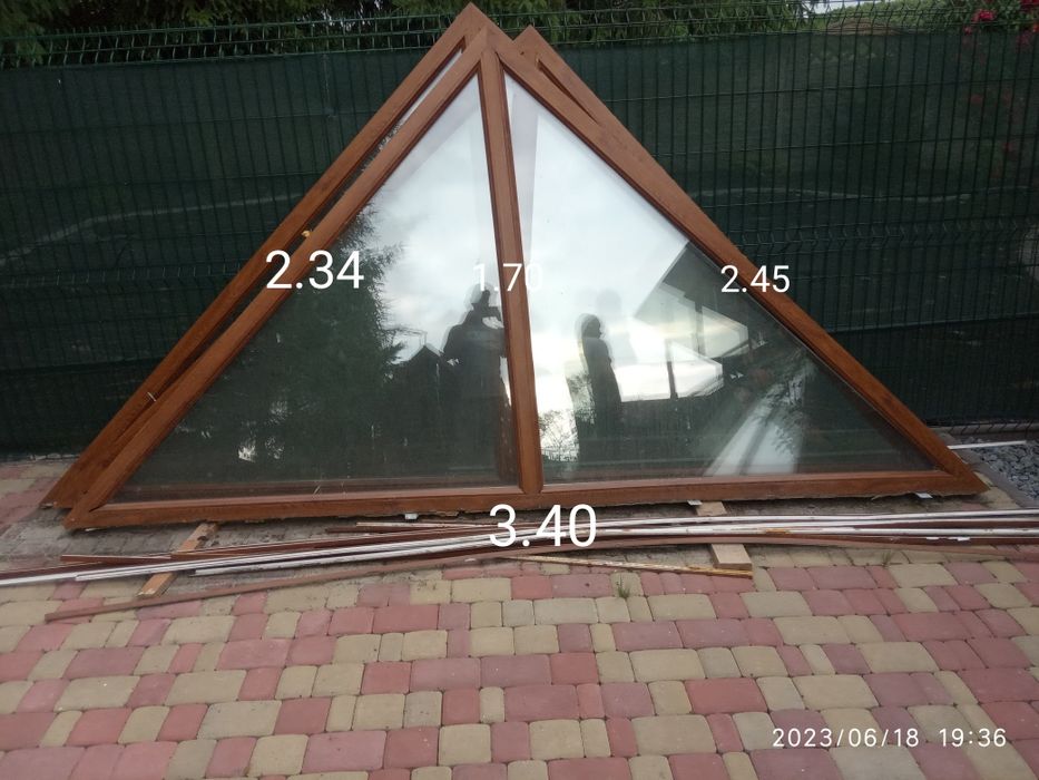 Вікно трикутник .