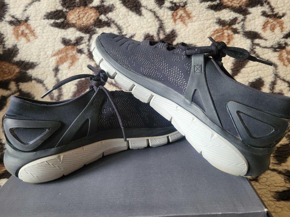 Super lekkie buty treningowe/biegania Under Armour Speedform wkł.27 cm