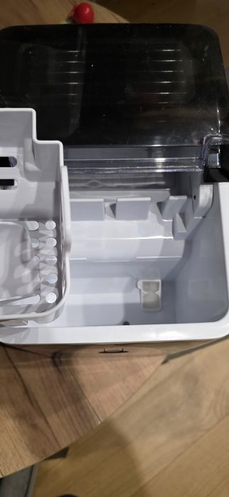 Kostkarka  do lodu  Klarstein czarna jak nowa