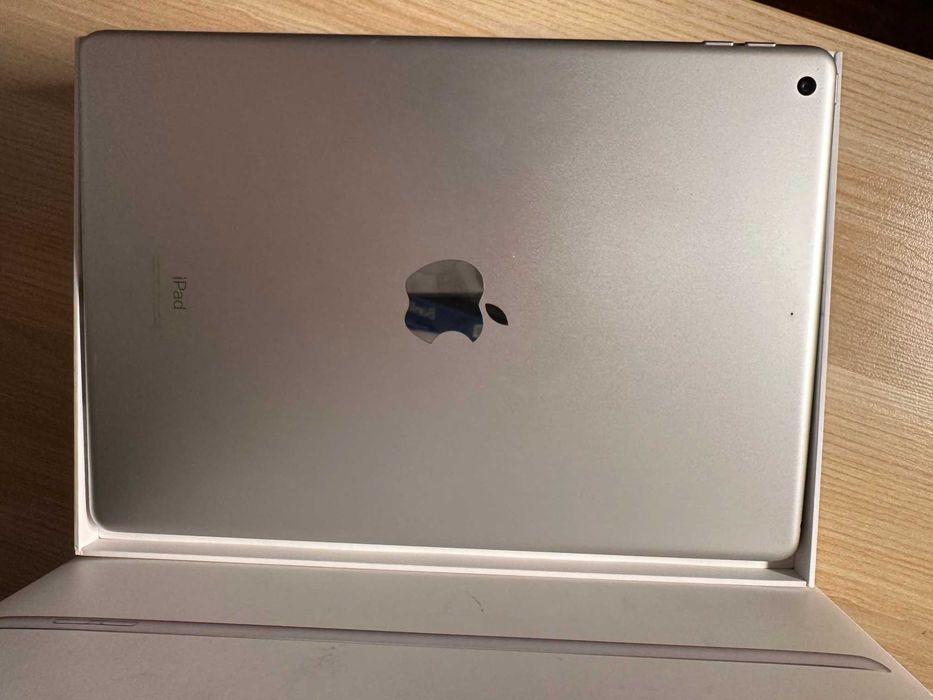 Apple iPad 7th Gen 128GB  z Apple Pencil 1