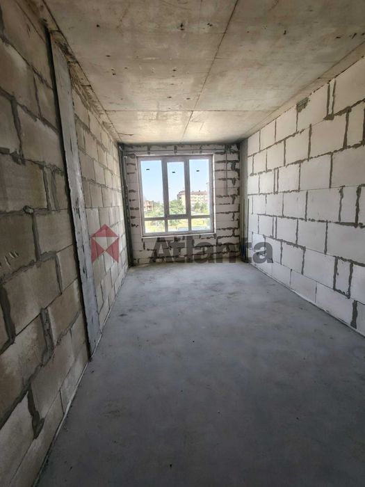 Простора квартира з кладовкою в новому будинку з АГВ в Великодолинском