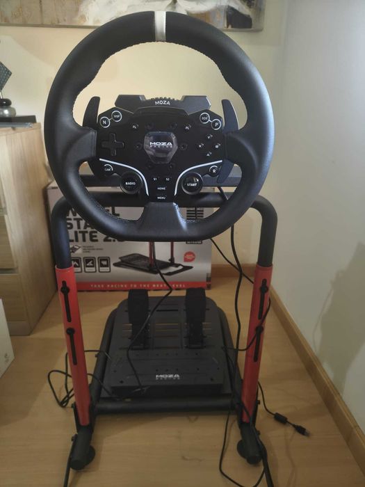 Volante MOZA R5 + Next Level Racing Wheel Stand Lite 2.0