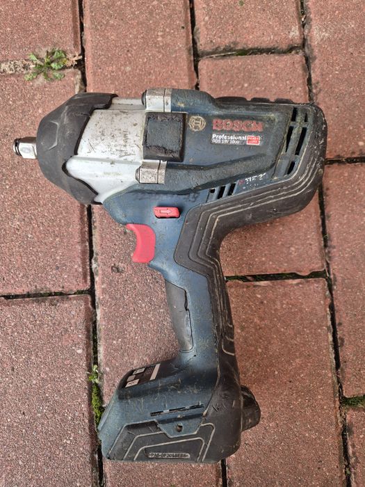 Akumulatorowy klucz udarowy Bosch Professional GDS 18V-1000.