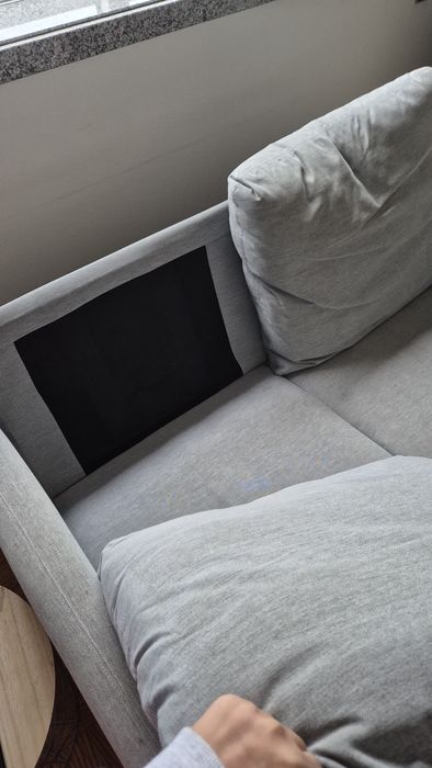 Sofá cinzento usado