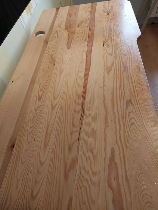 biurko z drewna sosnowego