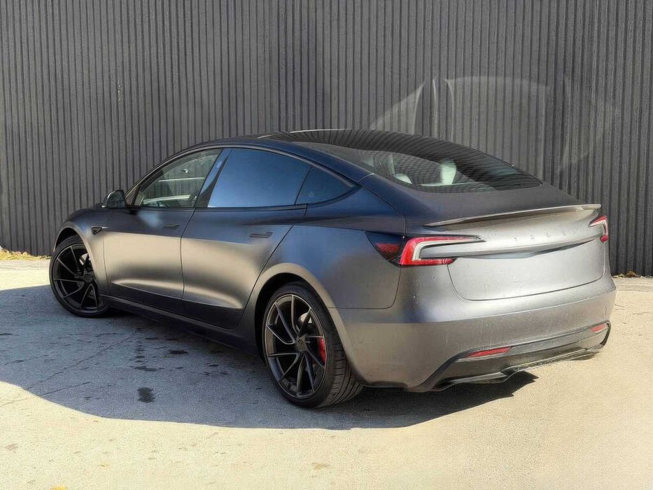 Tesla Model 3      2024