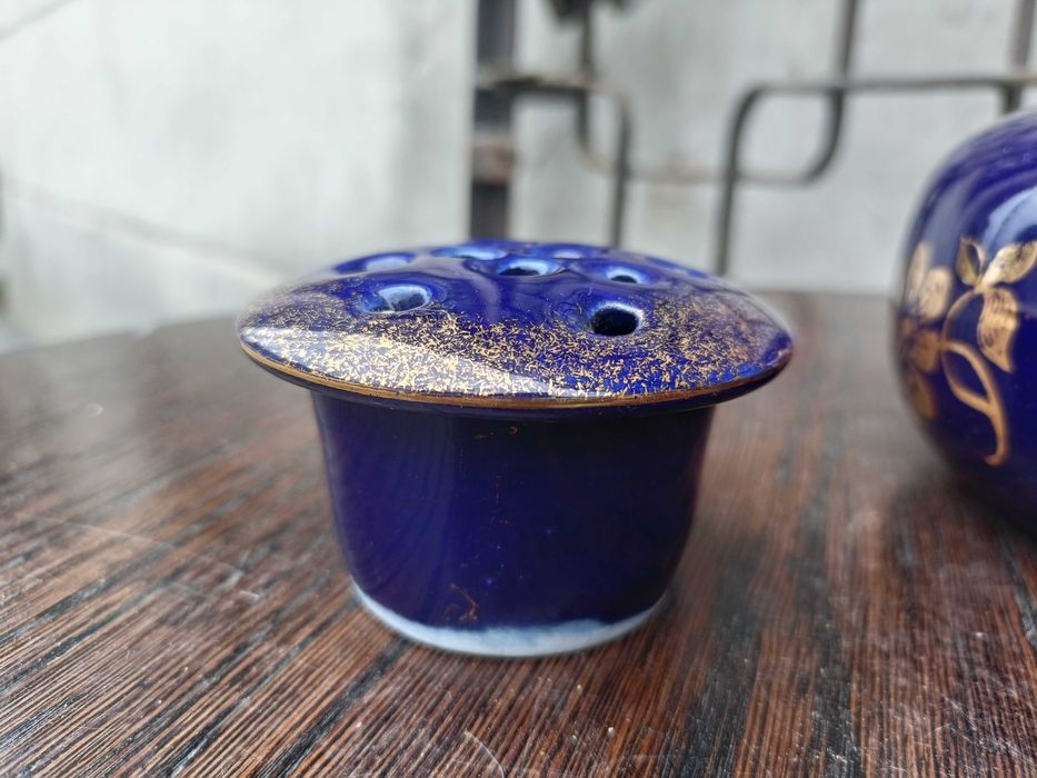 Stara porcelanowa ikebana kobalt złote kwiaty