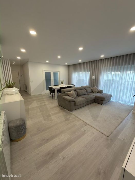 Excelente Apartamento T3 , Com Terraço, Para Vender Em Santiago