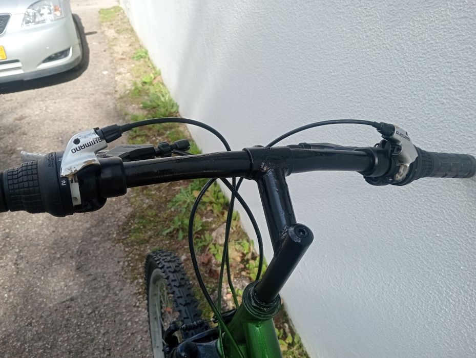 Bicicleta verde brilhante