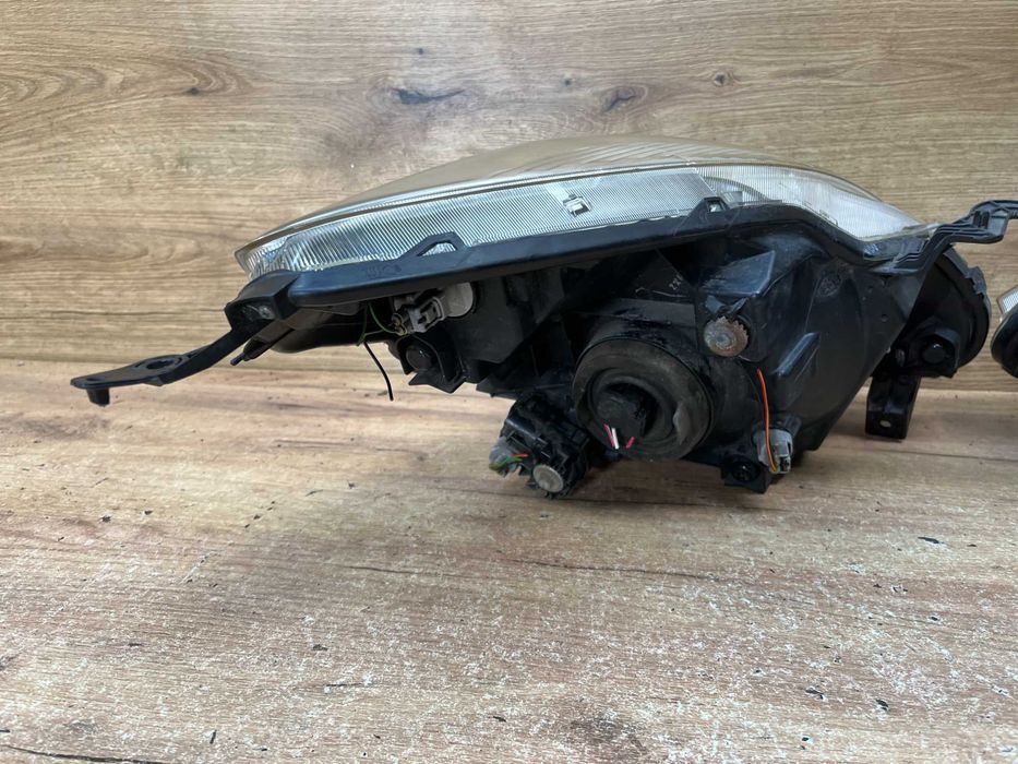 Lampa/reflektor przedni lewy prawy Nissan Pixo