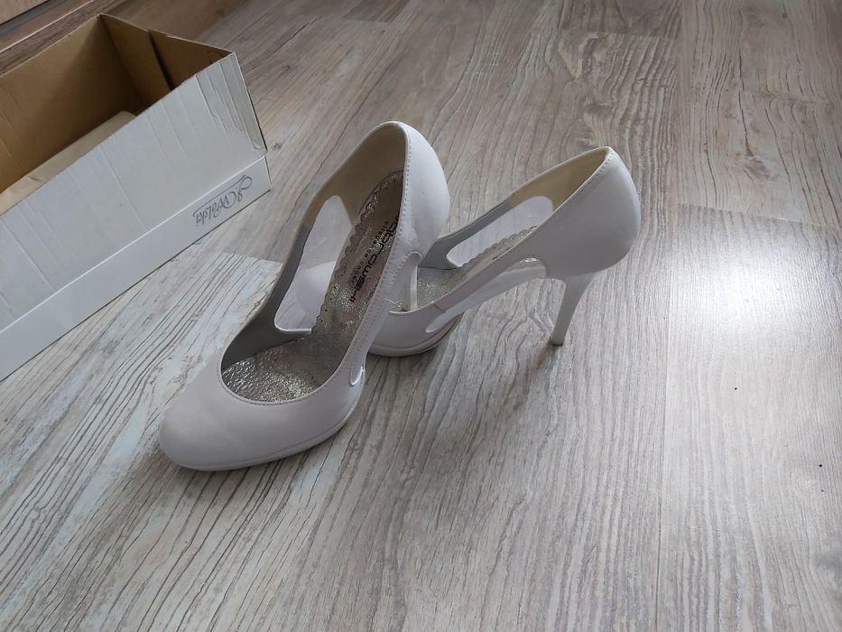 Obuwie - Białe szpilki
