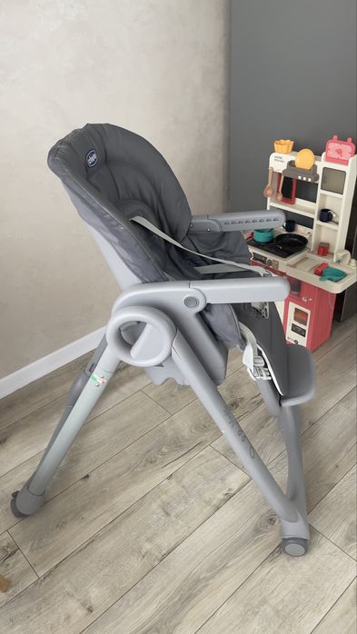 Продам стульчик chicco