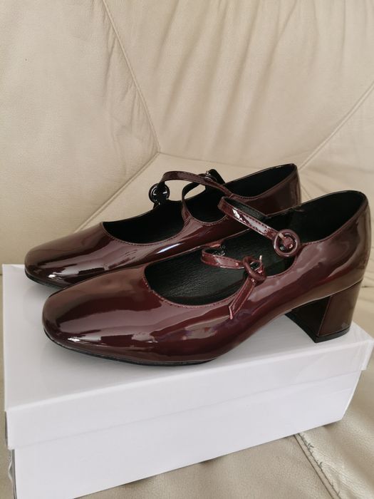 Nowe półbuty coco na słupku